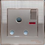 15 A 3 Pin Round Socket + Switch